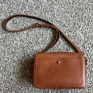 Madewell Transport Camera Bag in color Saddle